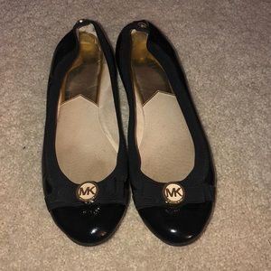 Like new black Michael Kohrs flat. Size 6.